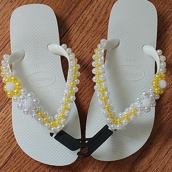 Havaianas Shoes - Havaianas White, Yellow & Silver  Pearls and Beaded Flowers Flip Flops 35/36